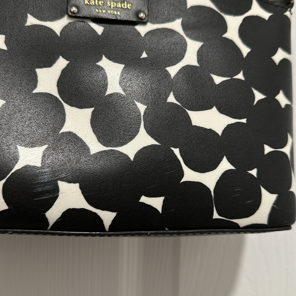 Kate Spade Crossbody Bag w/Adjustable Strap - Picture 6 of 11